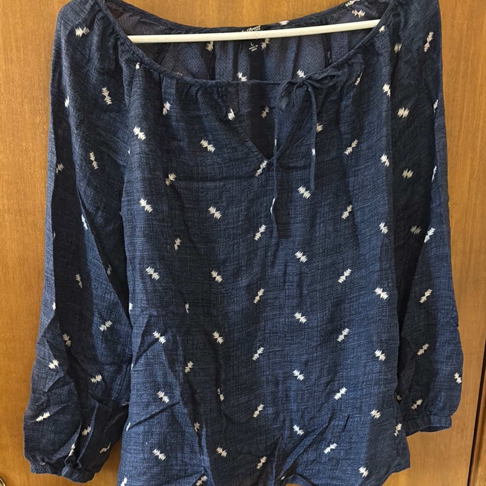 Lucky boatneck top with tassel tie